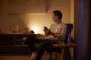 Philips Hue White & Color Ambiance Bloom Tischleuchte (500 lm), dimmbare Tischleuchte für das Hue Lichtsystem mit 16 Mio. Farben, smarte Lichtsteuerung über Sprache oder App, schwarz - 9