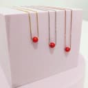 Catenina argento 925 rodiato dorato o ramato con ciondolo sfera pallina 6 mm corallo naturale rosso pendente minimal gioiello artigianale ragazza donna elegante (Argento dorato) - 5