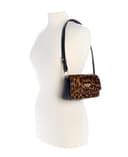 GUESS Schultertasche Domitilla Flap Shoulder Bag Leopard braun - 5