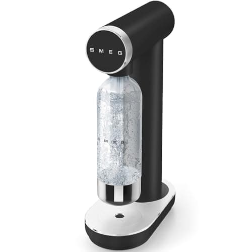 Smeg SKC01BLM Máquina de refrescos, pies antideslizantes, diseño que ahorra espacio, 800 ml, negro mate