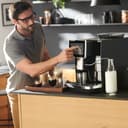 Tchibo Office Kaffeevollautomat mit Wasserfilter, Keramikmahlwerk, Farb-Touchdisplay, 1500 Watt, cremige Milchschaumfunktion, 2 L Wassertank, 30 Tassen am Tag, Schwarz - 4