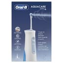 Oral-B AquaCare 4 Kabellose Munddusche, Zahnzwischenraumreiniger für sanfte Zahnreinigung & gesünderes Zahnfleisch, mit Oxyjet-Technologie, 2 Modi für Zahnpflege, weiß/blau - 1