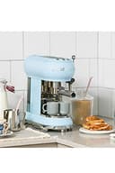 Smeg, ECF01PBEU Manual Espresso -Maschine, Cappuccino -System, Thermoblock, große Tassengehäuse und Doppelkaffeefunktion, 1 l Wassertank, kompakte Abmessungen, 1350W, Pastellblau - 8