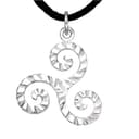 Colgante Triskel celta de plata de ley 925 chapada en platino – Collar de triple espiral hecho a mano – Joya simbólica de inspiración celta (Plata chapada en platino, Triskel) - 1