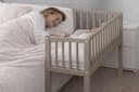 Baby Happy Bliss Lettino co-sleeping 80x40 cm CHARLIE – In legno massello di faggio – Con materasso e cinghia di fissaggio (Tortora) - 1