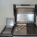 Grillrost.com Das Original Piastra per griglia in Acciaio Inox - Plancha 45 x 30 cm - per Napoleon Freestyle e Rogue 365, 425, 525 - Senza bruciatore Posteriore - 6