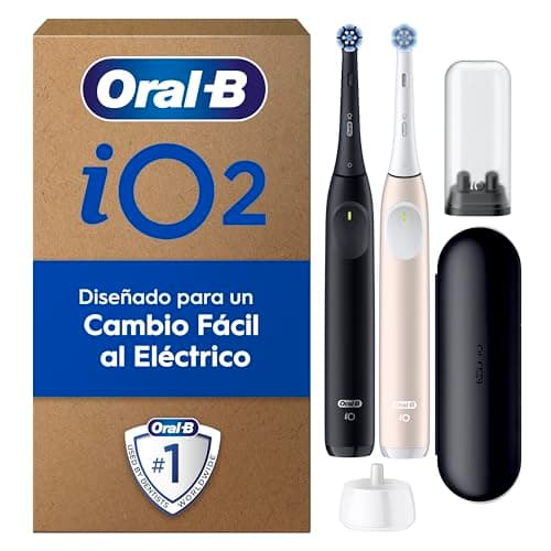 Oral-B iO 2 Pack de 2 Cepillos de Dientes Eléctricos Negro Noche y Rosa Suave, 2 Cabezales, 1 Estuche de Viaje, 1 Portarrecambios, 3 Modos De Cepillado, Sensor De Presión y Temporizador
