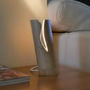 Lampada da Appoggio in Legno di Frassino – Lampada da Tavolo Artigianale con Luce Calda – Design Naturale per Comodino o Scrivania – Design Casa - Bajour Moderna con Cavo in Tessuto e Lampadina GU10 - 11