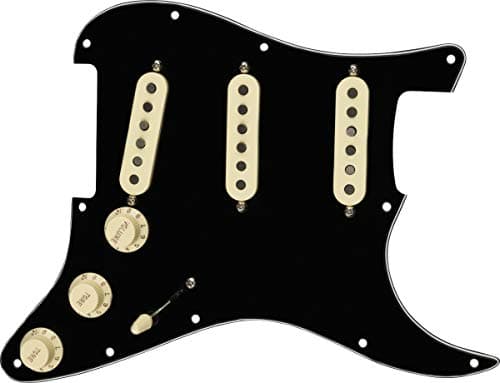 Fender Golpeador Stratocaster Precableado, Pastillas Tex-Mex SSS, Imanes Alnico 5, Instalación Fácil, Sonido Texas Grit, Salida Mejorada, Negro, Hecho en EE.UU.