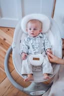 MoMi KENANI Babywippe für Kinder bis 9 kg, klappbar, mit Fernbedienung & Bluetooth zum Verbinden mit Smartphone, Batterie- oder Stromanschluss, mit 5-Punkt-Sicherheitsgurt, Sonnenschutz, Insektennetz - 12