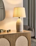 Lámpara de mesa estilo escandinavo base de cerámica pantalla de lino forma de tambor con aspecto de piedra pintada blanco crema Billy - 2