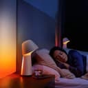Philips Hue Twilight smarte Sleep und Wake-Up Tischleuchte, weißes und farbiges Licht, Bluetooth kompatibel, Sprachsteuerung mit Alexa, Apple Home & Google Assistant, weiß - 2