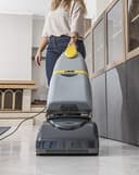 Lavor Fregadora Secadora de Pavimentos Sprinter Motor 1000W MAX, Rendimento Horario máx 1015 m2/h, Incluye 4 Botellas de Detergente Concentrado - 4