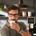 Tchibo Office Kaffeevollautomat mit Wasserfilter, Keramikmahlwerk, Farb-Touchdisplay, 1500 Watt, cremige Milchschaumfunktion, 2 L Wassertank, 30 Tassen am Tag, Schwarz - 5