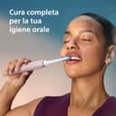 Philips Sonicare DiamondClean 9000 spazzolino elettrico sonico con app, sensore di pressione, 4 modalità di pulizia, bicchiere di ricarica e custodia da viaggio USB, colore rosa, modello HX9911/29 - 2