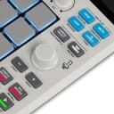 Akai Professional MPC Sample Sampler, Secuenciador y Procesador de Efectos Portátil Standalone con Batería Recargable, USB-C, Altavoz Integrado y Micrófono - 23