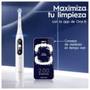 Oral-B iO 6N Cepillo de Dientes Eléctrico Blanco con Mango Recargable, 2 Cabezales y Estuche de Viaje, 5 Modos De Cepillado Con Blanqueamiento Dental, Sensor De Presión, Diseñado por Braun - 6