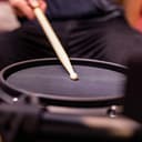 Alesis Turbo Mesh Kit - Batteria Elettronica con Pelli Mesh, 120 Suoni, 30 Tracce di Accompagnamento, Rack in Acciaio, Accessori - 9