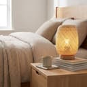 BARCELONA LED – Lampada da tavolo in vimini e legno “Ruka” – Design artigianale con paralume a griglia. Stile rustico, boho naturale. E27 – Lampada da tavolo ideale per soggiorno, camera da letto. - 4