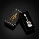 Geepin Emaille-Bass-Anstecker | Hochwertige Jazz Bass Mini-Brosche | 54 mm | Tragbar am Rucksack, T-Shirt, an der Jacke, Krawatte etc. | In ansprechender Gitarrenkoffer-Box | Tolles Geschenk… - 2