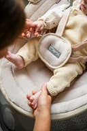 Sdraietta MoMi KENANI SAND per bambini fino a 9 kg, con display LED, telecomando, Bluetooth, alimentazione a batteria o elettrica, cintura di sicurezza a 5 punti, aro e giocattoli - 10