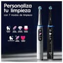 Oral-B iO 10 Cepillo de Dientes Eléctrico Negro, + 1 Cabezal y 1 Estuche Cargador de Viaje, Diseñado por Braun - 4