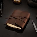 Antony Olivier Tagebuch Echtleder | Unliniertes Papier Premium-Qualität | Leder Reisetagebuch Notizbuch | Wiederauffüllbar | Männer, Frauen & Studenten | Klassisches Dunkelbraun | 14 x 11 cm (Nähe A6) - 4