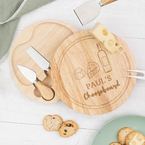 Wanapix | Tagliere per Formaggi Personalizzato | Include Set 4 Utensili in Acciaio Inox | Tagliere in Legno con Testo Inciso | 22ø cm | Cheeseboard