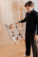 Tulano Hop 40 3in1 Babyschaukel – Mitwachsend durch Sitz- und Liegefunktion – 5-Punkt Sicherheitsgurt – Wendekissen – Ideal für Zuhause und draußen – Belastbar bis 60 kg – 6–36 Monate – Grau - 2