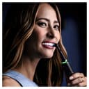 Oral-B iO Series 10 Elektrische Zahnbürste + Ersatzbürste , Bluetooth, 7 Bürstmodi, Coaching, 1 Reisetasche, 1 Tasche, Schwarz / Cosmic Black (Verpackung kann variieren) - 2