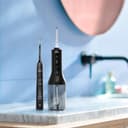 Philips Sonicare kabellose Power Flosser Munddusche und DiamondClean 9000 elektrische Zahnbürste – Saubere Zähne, sauberes Zahnfleisch und Plaque-Entfernung, schwarz (Modell HX3886/43) - 6