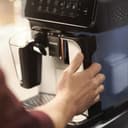 Philips Serie 3200 Cafetera Superautomática - Sistema de Leche LatteGo, 5 Variedades de Café, Pantalla Táctil Intuitiva, Plata (EP3246/70) - 4