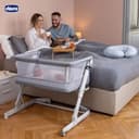 Chicco Next2Me Pop Up, Culla Fianco Letto Neonato, Culla Co-Sleeping, Chiusura Compatta, Trasportabile Ovunque, Spondina Apribile, Altezza Regolabile, Materasso e Borsa da Viaggio Inclusi, Grey Mist - 2