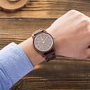 MUJUZE Herren Holzuhr mit Japanischem Uhrwerk –﻿ Holz Uhr Analog Quarz Armbanduhr mit Leuchtzeigern – Holzarmbanduhr für Männer –holzuhren Geschenkidee (MUJUZE07 Walnut) - 4