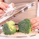 Cecotec Vaporera Eléctrica Vapovita 10L Steelpot White. 1300W, Recipientes Inoxidables: 1 Depósito + 2 Vaporeras, Tiempo Ajustable, Apagado Automático, Fácil Limpieza, Tapa Especial, Cocina Saludable - 5