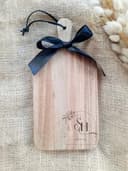 Tagliere monogramma data e nomi personalizzati in legno di acacia – Creazione artigianale francese - 4