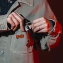 Grupo Erik Spille Smaltate AC DC - Set di 4 Spillette in Scatola Regalo per Personalizzare Vestiti, Giacche, Zaini | Pins Divertenti Musica ACDC - 7