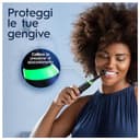 Oral-B Spazzolino Elettrico Ricaricabile iO 5N Nero, 1 Spazzolino Elettrico, 1 Testina, Pochette, io 5 Per Una Pulizia Denti Efficace, Sensore di Pressione, Gengive Protette - 4