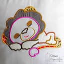 Generico Fodera Cuscino Bimbo Leone Ricamato su Fondo in Lino - Inserti e Retro 100% Cotone - Copricuscino Patchwork per Cameretta e Culla, Chiusura a Busta Senza Cerniera - 40x40 cm - Fatto a Mano - 2