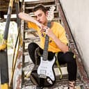 Donner Kit de Guitarra Eléctrica Stratocaster de Tamaño Completo con Amplificador, Bolsa, Capo, Correa, Cuerda, Sintonizador, Cable y Púas (Negro) - 7