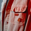 Grupo Erik Spille Smaltate AC DC - Set di 4 Spillette in Scatola Regalo per Personalizzare Vestiti, Giacche, Zaini | Pins Divertenti Musica ACDC - 6