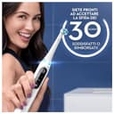 Oral-B Spazzolino Elettrico Ricaricabile iO 8N Bianco, 2 Testine Di Ricambio, 1 Custodia Da Viaggio. 1 Spazzolino - 9