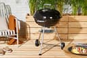 Weber Compact Kettle BBQ a carbone, sup. cottura Ø 47 cm, barbecue con coperchio e caldaia smaltati in porcellana, supporto a tre gambe e ruote, sup. cottura cromata - Nero (1221004) - 3