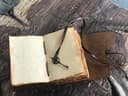 Cuaderno vintage de piel – 10 x 15 cm – Pequeño cuaderno de cuero antiguo hecho a mano con borde de papel – perfecto para escribir, como cuaderno, diario de viaje, diario para adultos - 6
