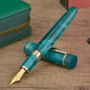 Asvine Penna stilografica in legno stabilizzato C2000 Numero 8 con pennino medio, grande, fatta a mano, modello unico, con confezione regalo e set da collezione - Oasis - 7