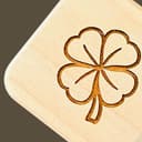 Rienco | Portachiavi personalizzato in legno d’acero, colore Acero | Incisione quadrifoglio, design liscio, leggero 10g | Ciondolo portafortuna per borse, auto, casa - 2