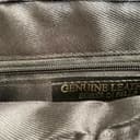 Bolso bandolera con flecos y tachuelas de ante italiano. Correa ajustable e intercambiable. Cierre de cremallera. Interior forrado con bolsillo incorporado. (Camel) - 5