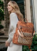 Shrrie 15,6 Zoll Laptop-Rucksack für Damen – Großer Reiserucksack aus Leder, wasserabweisend, für Freizeit, Uni, Arbeit, Handgepäck-Braun mit Leopardenmuster - 2