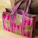 IBOAH Bolsa de Mano Grande Acolchada Artesanal de Algodón con Estampado de Tigres y Detalles en Rayas – Tote Bag Versátil para Playa, Compras, Viajes, Avión y Uso Diario (Rosa Tigres) - 3