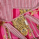 IBOAH Bolsa de Mano Grande Acolchada Artesanal de Algodón con Estampado de Tigres y Detalles en Rayas – Tote Bag Versátil para Playa, Compras, Viajes, Avión y Uso Diario (Rosa Tigres) - 5